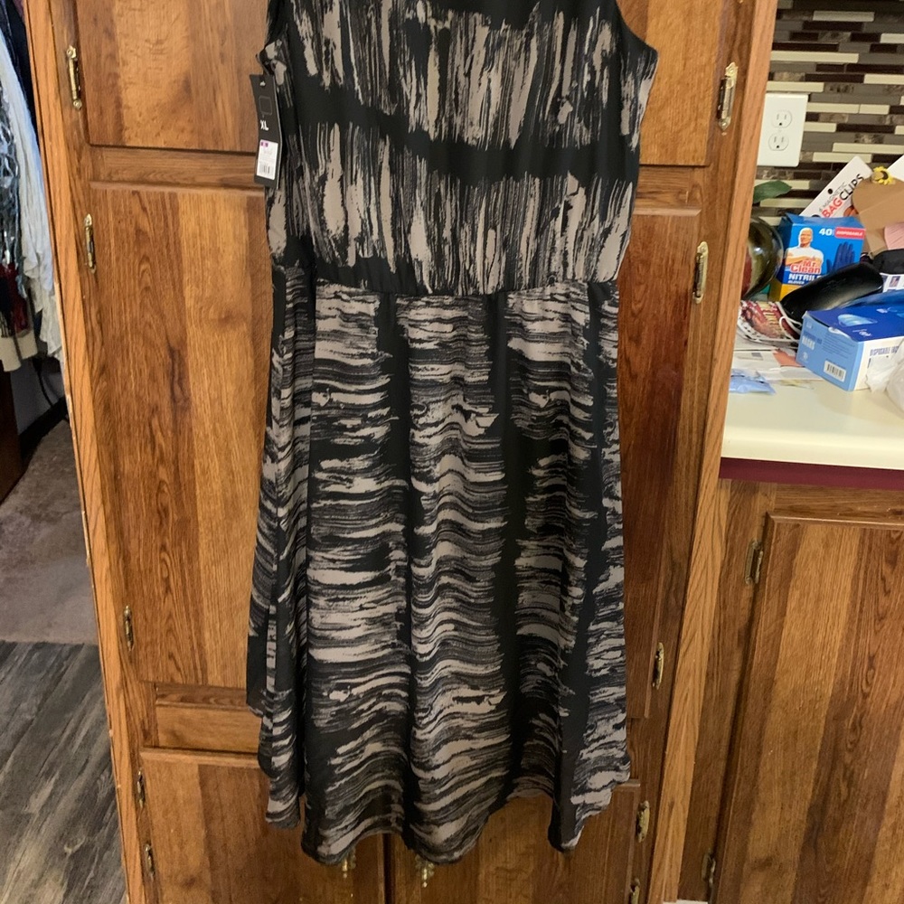 Dress - Picture 4 of 5